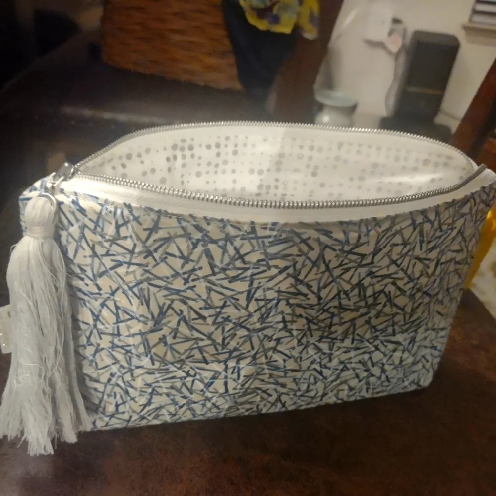 NWT Young Living Oil Holder Pouch purse